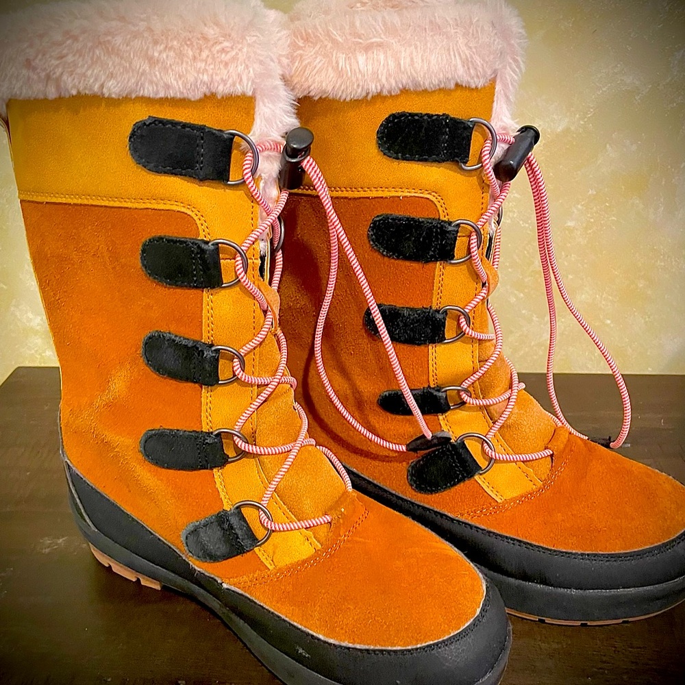 Girls size 4 Target winter boots